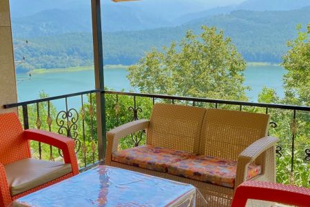 خانه با ویو دریاچه در لفور - میرارکلا