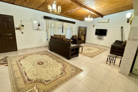 ویلای استخردار نزدیک دهکده ساحلی در انزلی