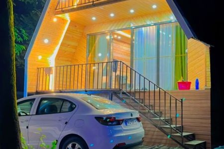 کلبه کنار رودخانه در جاده اسالم - گیجاو