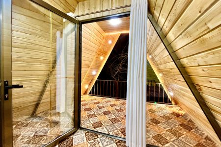 کلبه کنار رودخانه در جاده اسالم - گیجاو