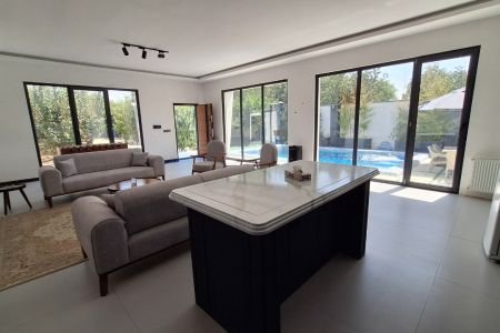 اجاره ویلا استخردار در چهارباغ - رامجین