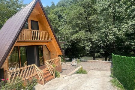 کلبه سوئیسی با رودخانه اختصاصی در بابلکنار