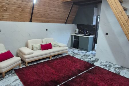 کلبه سوئیسی در جاده فرح آباد