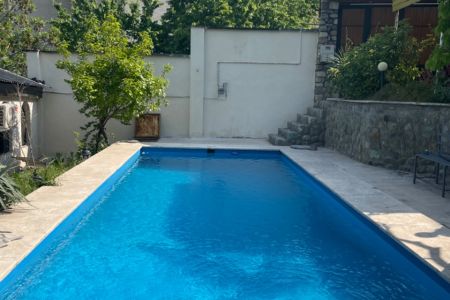 سوئیت با استخر و حیاطی دلباز در لواسان - نارون