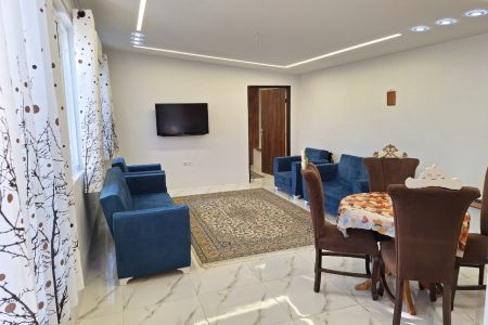 خانه با استخر ماهی در بندرانزلی - خمیران