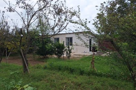 خانه با استخر ماهی در بندرانزلی - خمیران