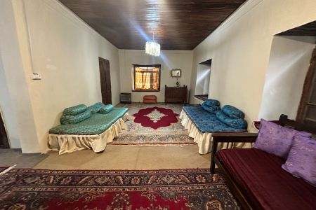 اجاره خانه سنتی با نمای کاهگلی در جواهرده