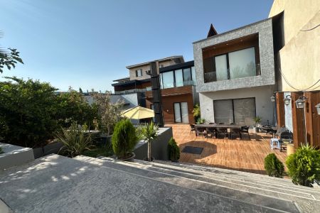 ویلا استخردار با زمین والیبال در رودهن - خورین