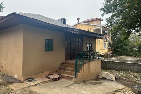 اجاره خانه سنتی با نمای کاهگلی در جواهرده