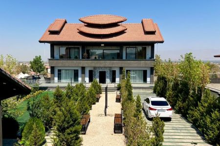 ویلا دوبلکس استخردار در چهارباغ - زعفرانیه