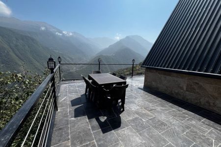 ویلا با چشم انداز کوه در جاده دو هزار - برسه