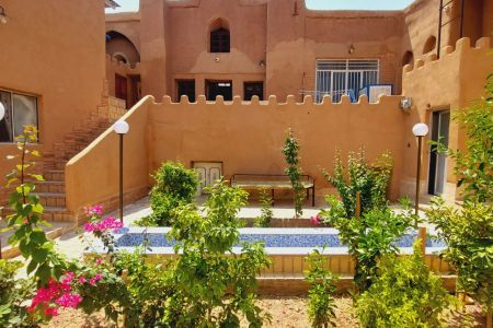 رزرو بوم گردی در اردستان - سی طاقچه