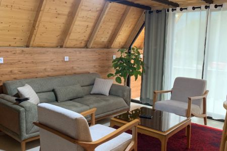 کلبه سوئیسی جنگلی در لفور - شارقلت