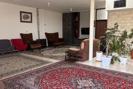 خانه ویلایی استخردار نزدیک باغ بهادران - فردیس