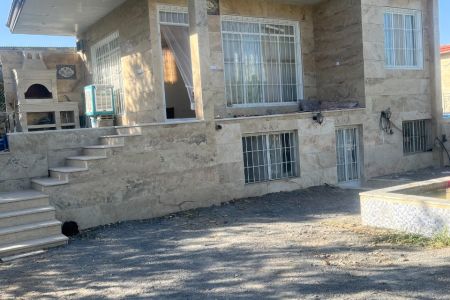 Rent a villa in Golpayegan - Koochari