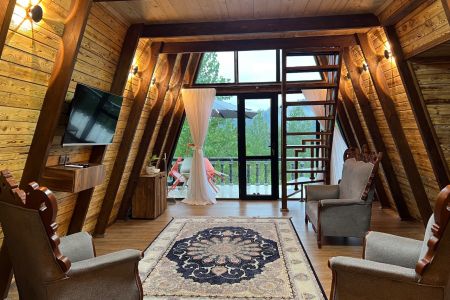 کلبه سوئیسی جکوزی دار در بابل - کنسلو - طبقه بالا