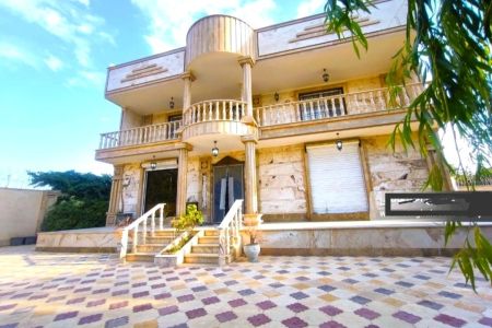 Booking a villa with a Chaharbagh spa pool - Zaki Abad