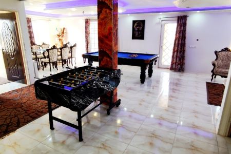 Booking a villa with a Chaharbagh spa pool - Zaki Abad