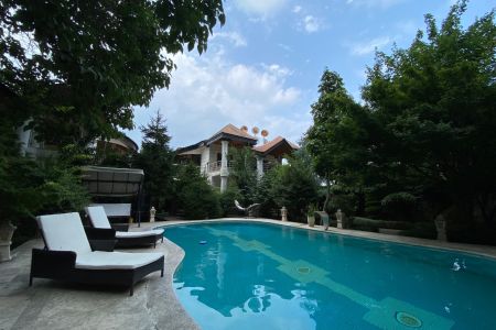 ویلا دوبلکس استخردار با حیاط جنگلی اطراف نوشهر