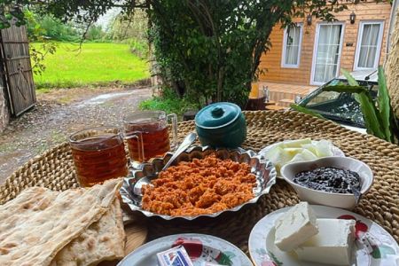 کلبه سوئیسی با جکوزی در کوچصفهان - کنارسر - یک