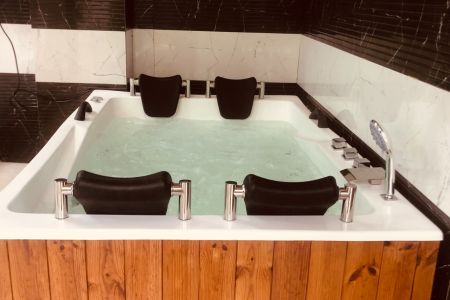 کلبه سوئیسی جکوزی دار در بندرانزلی - طالب آباد