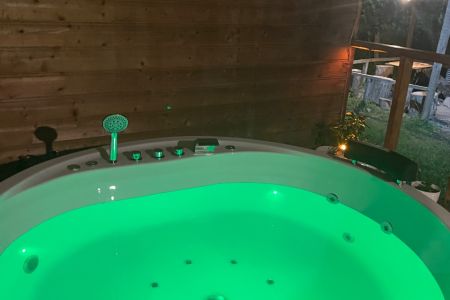 کوخ خشبی دوبلکس مع جاکوزی فی تالش - سراغاه