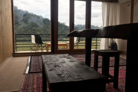 کلبه نزدیک دریاچه سراگاه