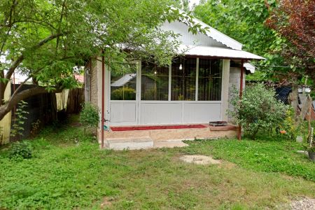 ایجار جناح بحدیقه فی صومعه سرا - ملکسر