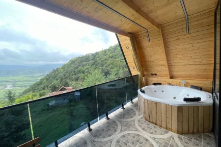 کلبه سوئیسی با وان جکوزی در بابلکنار