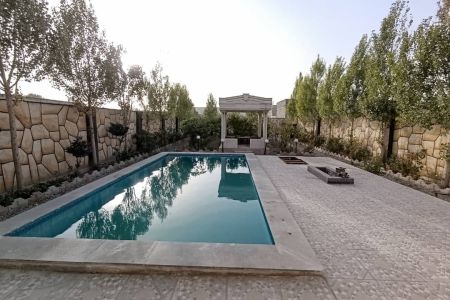 ویلا استخردار در چهارباغ - شهرک کامرانیه