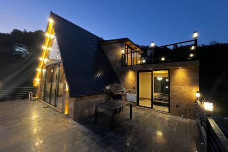 ویلا با چشم انداز کوه در جاده دو هزار - برسه