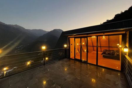 ویلا با چشم انداز کوه در جاده دو هزار - برسه