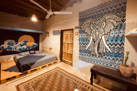 بوم گردی در هرمز - جنب موزه نادعلیان - دیریا