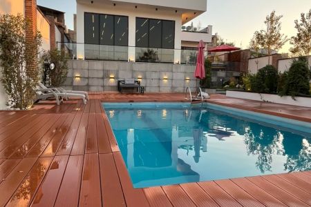 ویلا با استخر روباز و سرپوشیده در مهراباد