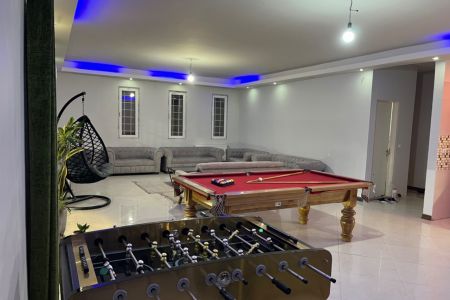 ویلا استخردار در شهرک طاووسیه چهارباغ
