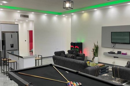 فيلا بمسبح في طريق سهيلية