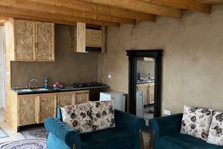 کلبه چوبی کنار برکه در لنگرود - کومله