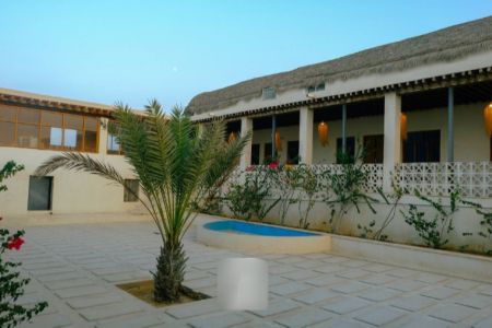 بومگردی ساحلی در جزیره هنگام - قیل - دو تخته