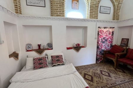 بوم گردی تاریخی در ساوه - اتاق سه نفره