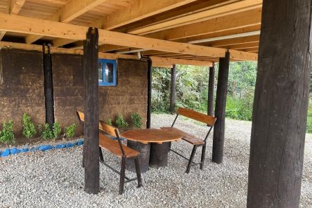 کلبه چوبی کنار باغ پرتقال در اربکله - سرلیماک