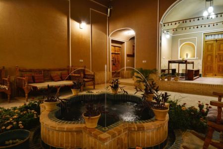 رزرو بوم گردی در بافت یزد - اتاق جوانی ها