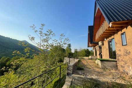 اجاره کلبه چوبی در تنکابن - حاتم سرا