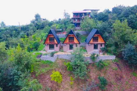 اجاره کلبه چوبی در تنکابن - حاتم سرا