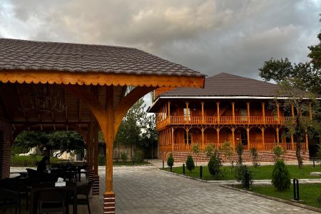 بوم گردی در شادخال شفت - ۴ تخته - همکف