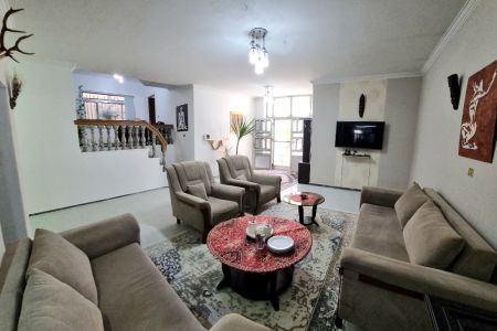 خانه ویلایی در مرکز شهر تنکابن - طبقه اول