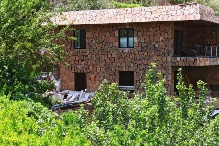 سوئیت با بالکن دلباز در پاوه روستای داریان