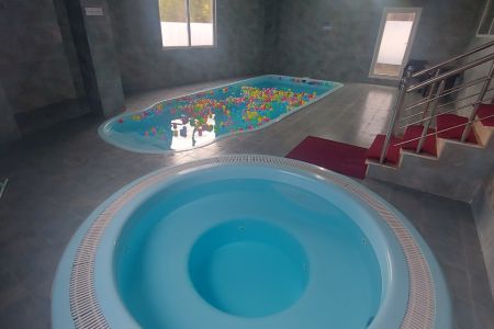 استأجر فيلا مع مسبح في وشمة سارة مسال