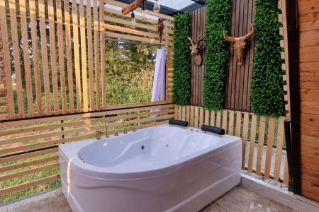 کلبه سوئیسی با وان جکوزی در بابلکنار - سیدکلا