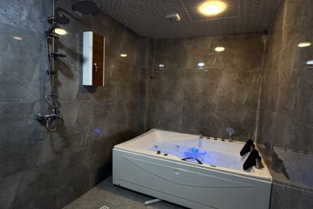 خانه ویلایی جکوزی دار در شیراز - قلات
