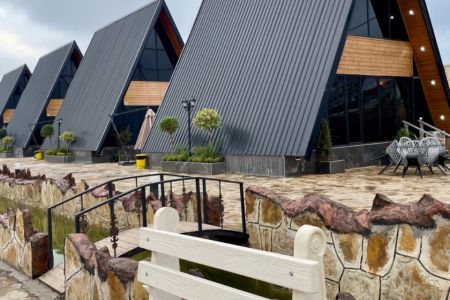 کلبه سوئیسی جکوزی دار در رشت -لاکان شهر- یکخوابه